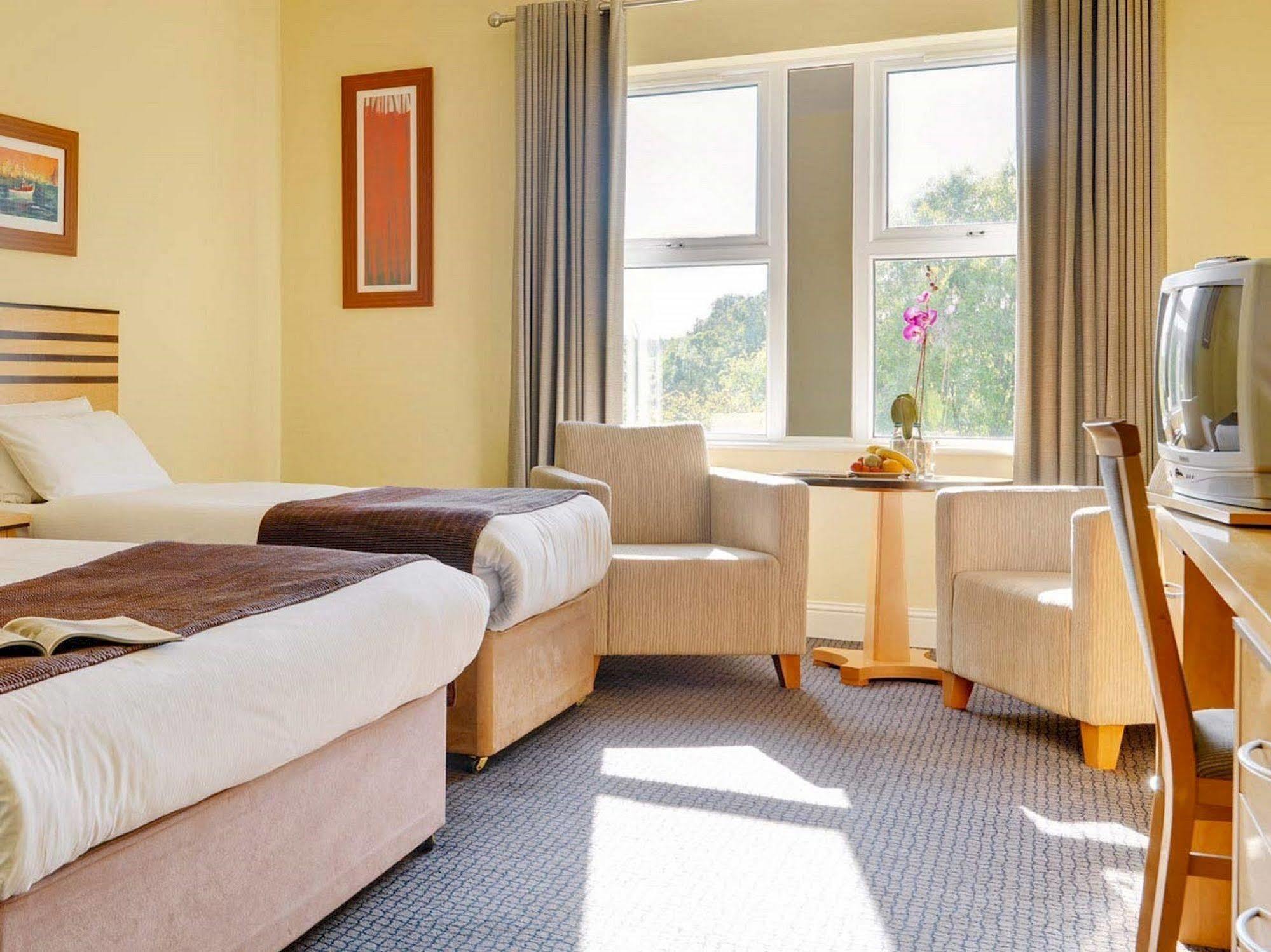 קאסלבר Breaffy Woods Hotel מראה חיצוני תמונה