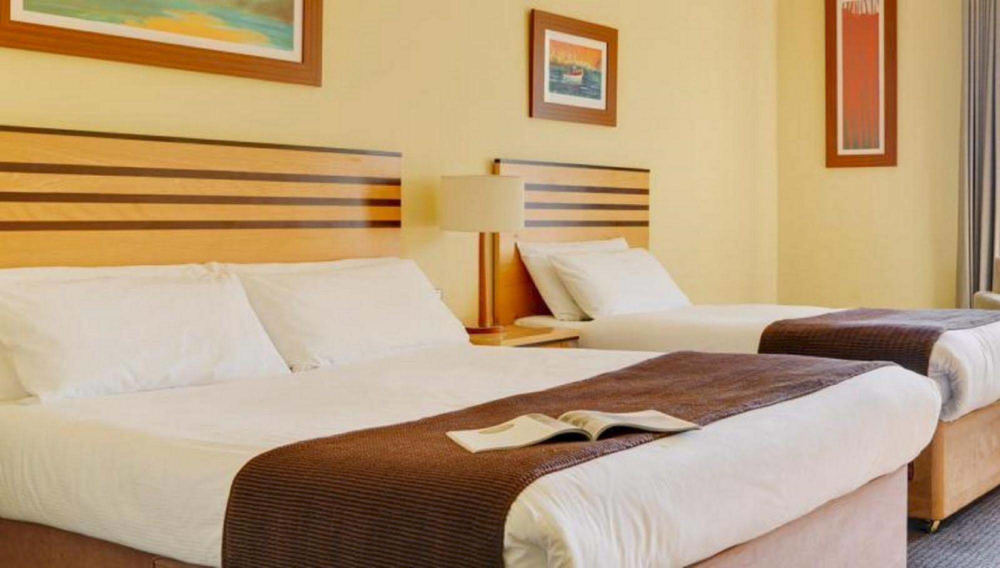 קאסלבר Breaffy Woods Hotel מראה חיצוני תמונה